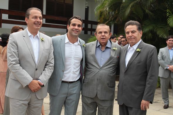 	Eduardo Campos com Carlos Percol, seu assessor, tamb&eacute;m morto no acidente, Jo&atilde;o Alberto e Jo&atilde;o Soares Lyra Neto, atual governador de Pernambuco