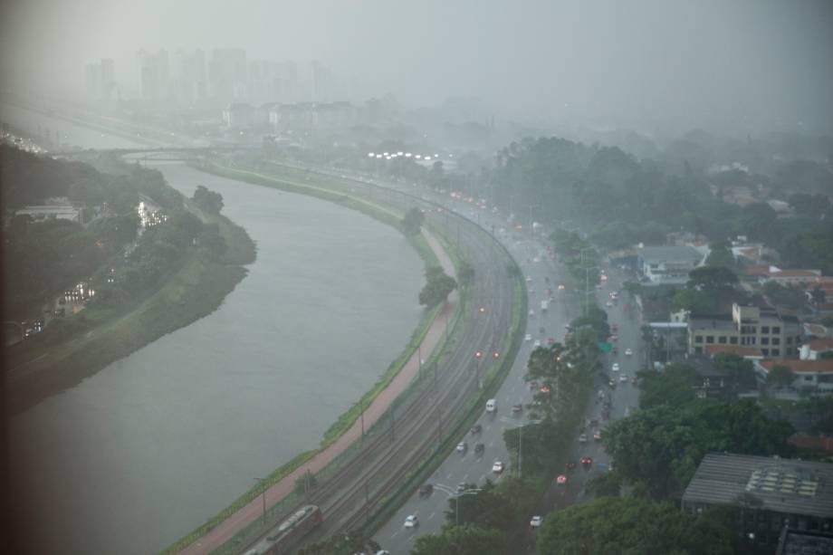 Marginal Pinheiros: chuva atinge região metropolitana