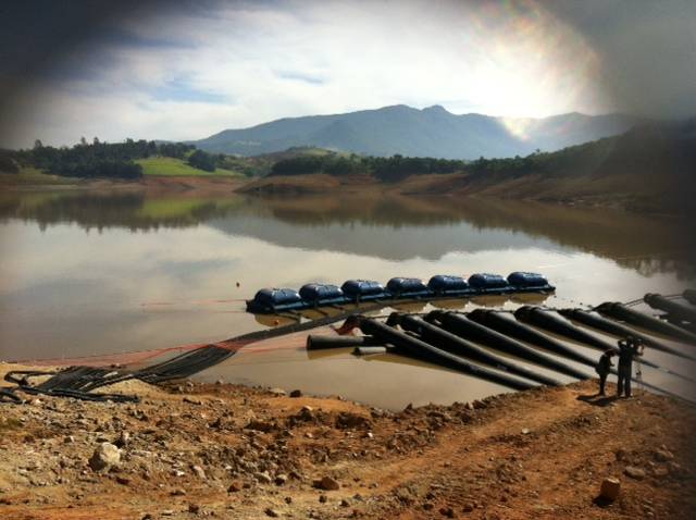 Represa Jaguari/Jacare&iacute;: bombas captam a &aacute;gua do volume morto