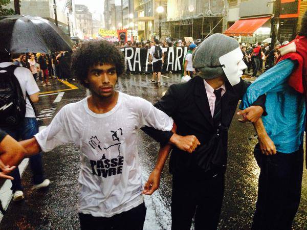 Chuva forte: temporal n&atilde;o impediu o protesto