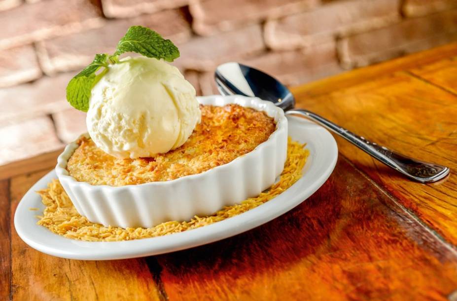 Cocada ao forno com sorvete de creme Cocada ao forno com sorvete de creme