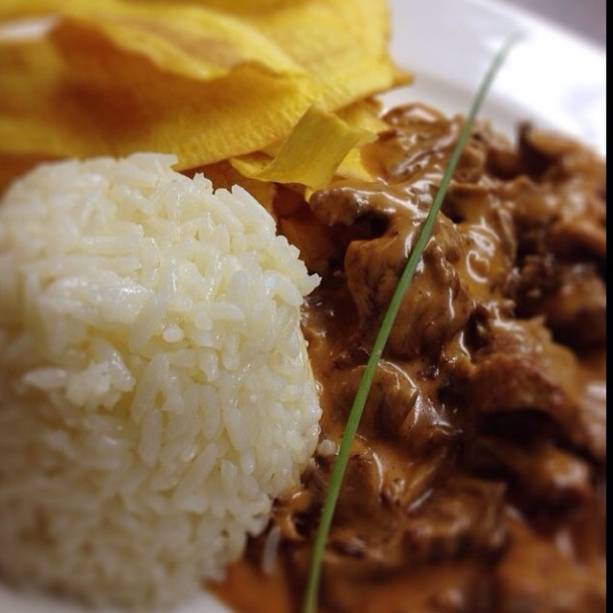 Carlos Bertolazzi: estrogonofe com arroz e batata palha Carlos Bertolazzi: estrogonofe com arroz e batata palha