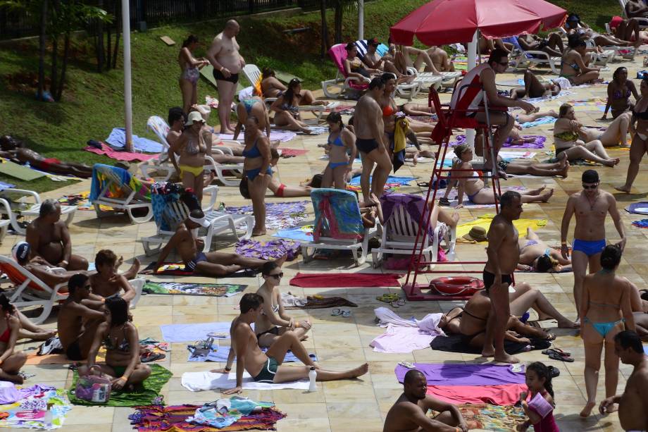 	O t&iacute;pico domingo de ver&atilde;o teve lota&ccedil;&atilde;o m&aacute;xima no Sesc Belenzinho, na Zona Leste