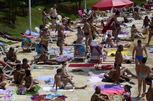 	O t&iacute;pico domingo de ver&atilde;o teve lota&ccedil;&atilde;o m&aacute;xima no Sesc Belenzinho, na Zona Leste