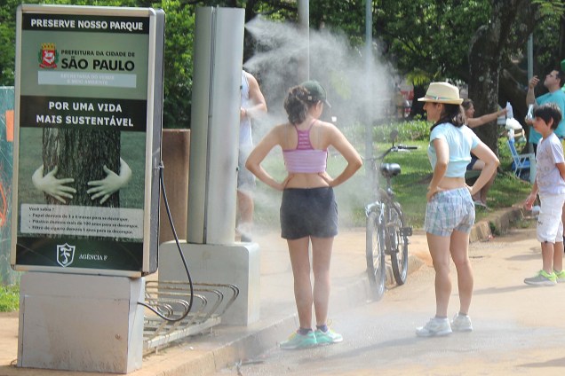 	Caminhadas neste domingo (18) s&oacute; com parada estrat&eacute;gica nos jatos refrescantes do Parque Ibirapuera.