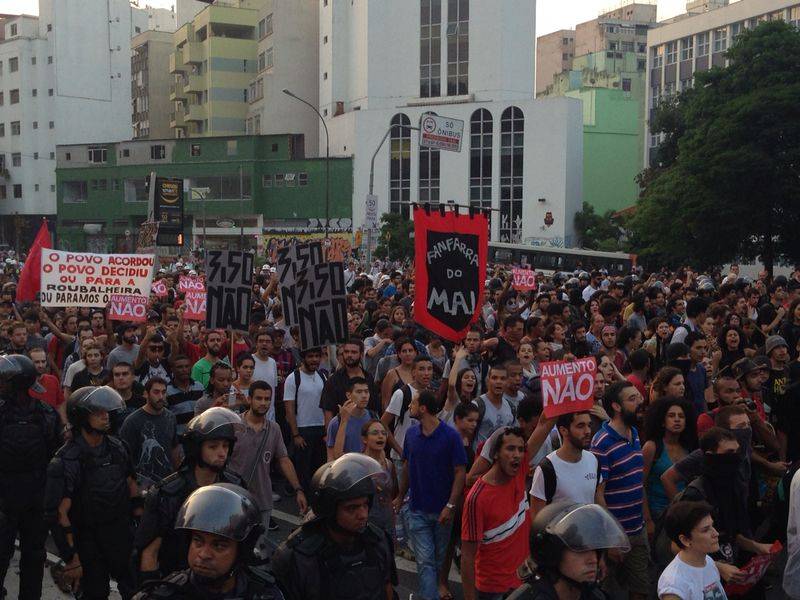 Os primeiros momentos da manifesta&ccedil;&atilde;o foram pac&iacute;ficos