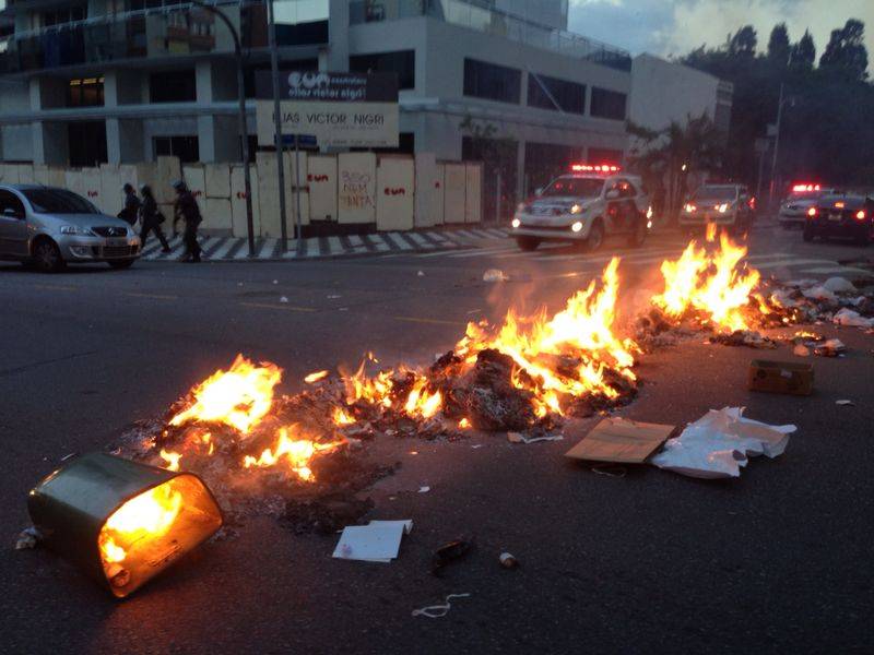 Barricada na Avenida Ang&eacute;lica