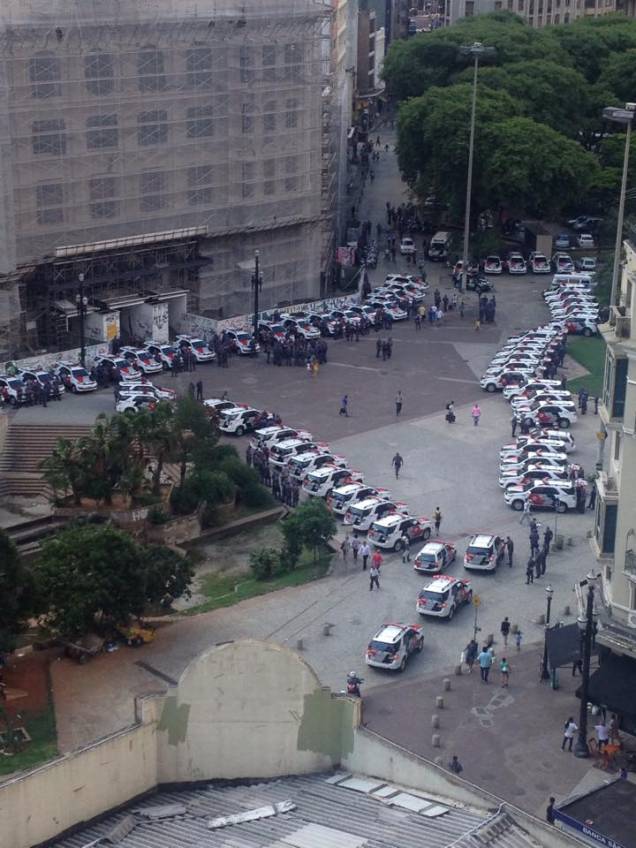 Viaturas da Polícia Militar antes do início do protesto nesta sexta-feira (9) Viaturas da Polícia Militar antes do início do protesto nesta sexta-feira (9)