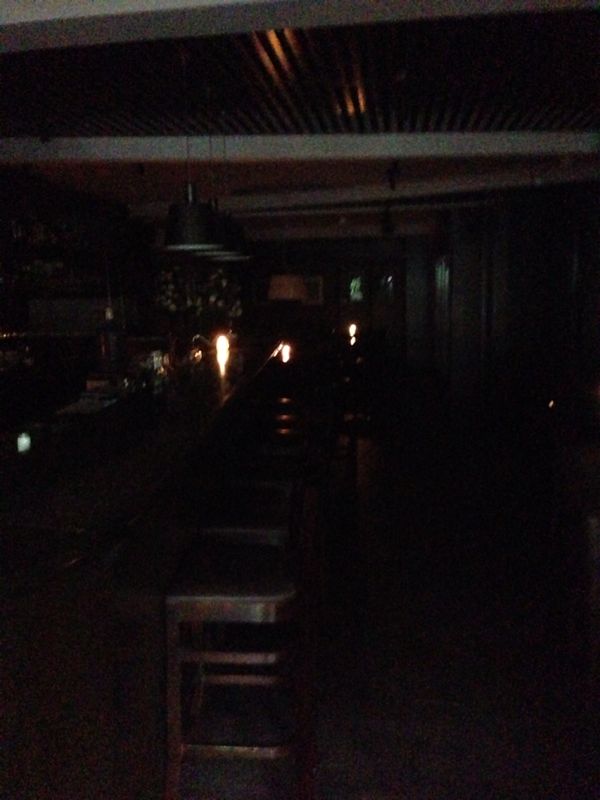 A casa está sem luz desde às 18h de ontem A casa está sem luz desde às 18h de ontem