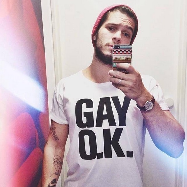 Após assumir ser gay, “ex-colírio” quer assumir militância