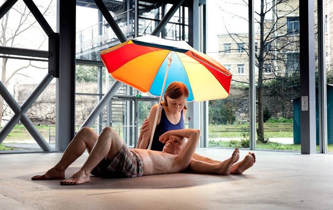 Exposição de Ron Mueck tem duas horas de fila na Pinacoteca