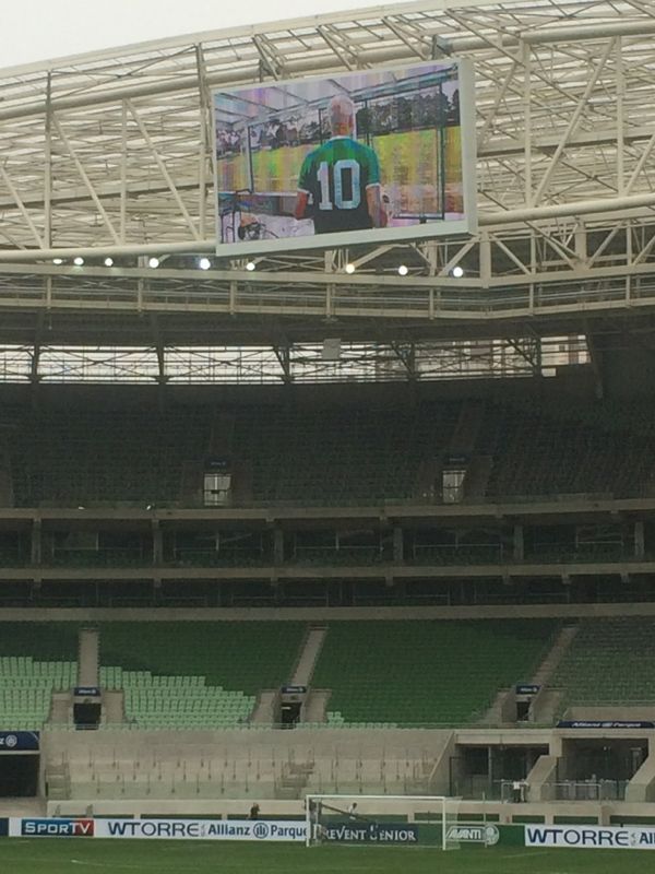 Detalhes do est&aacute;dio:&nbsp;o tel&atilde;o &eacute; o maior da Am&eacute;rica Latina, com 103 metros quadrados