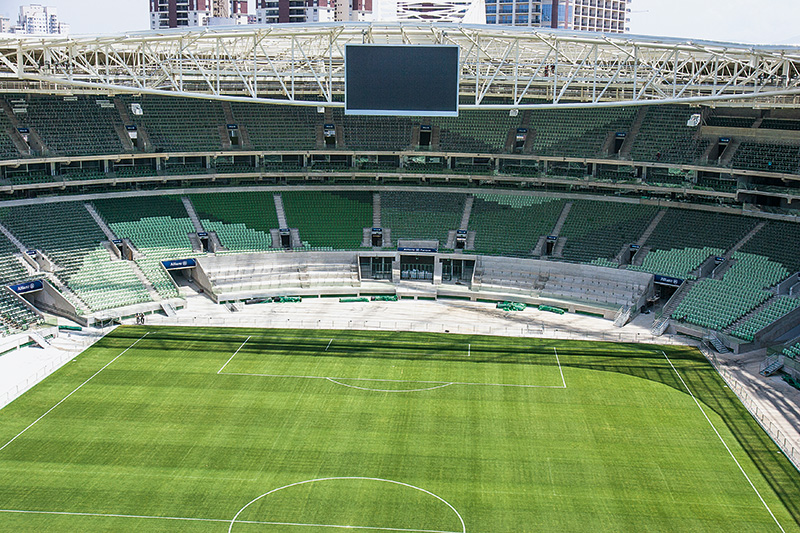 O anfiteatro poderá ser montado e removido com rapidez. Ele fica atrás de um dosgols e não avança sobre o campo. Pode abrigar pequenos shows, lutas de MMA e até festas de formatura.Uma cortinaacústica, importadados Estados Unidos,vai separaros ambientes