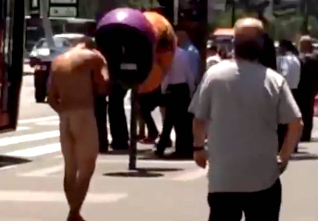 Pelado da Paulista foi sedado e passa noite em hospital psiquiátrico