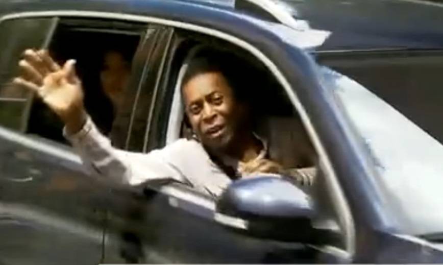 Internado desde quarta (12), Pelé recebe alta de hospital