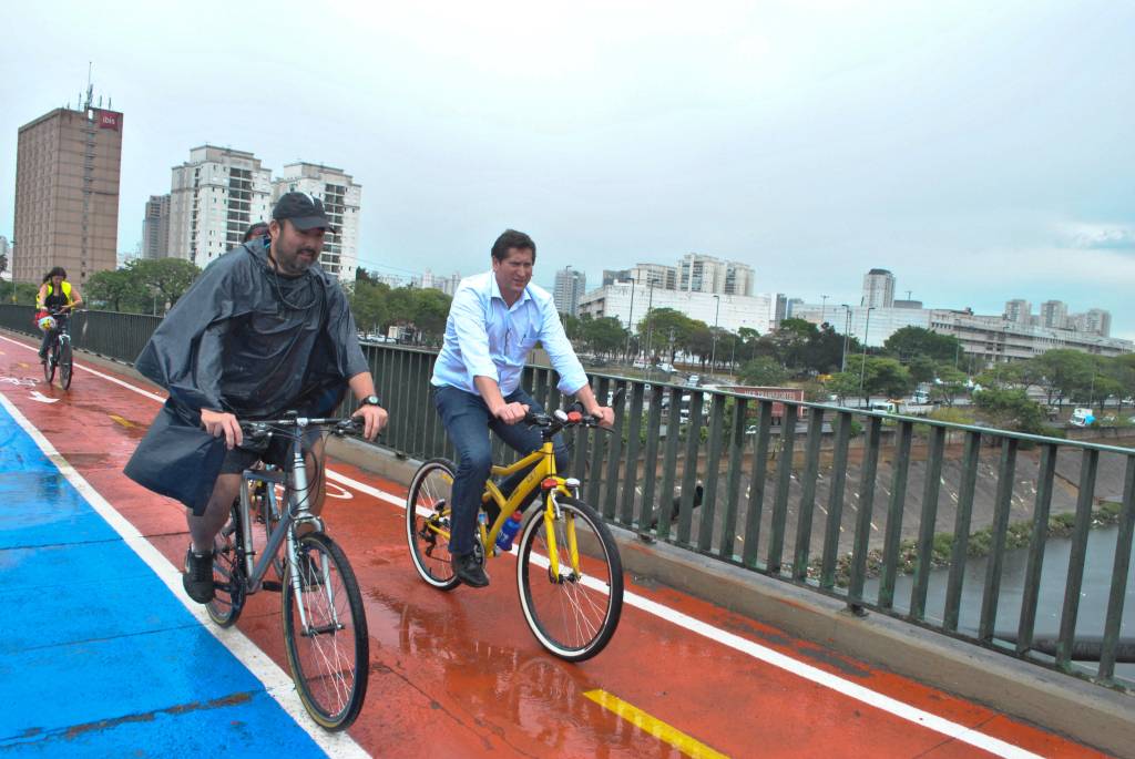 Primeira “ciclopassarela”, na Casa Verde, começa com bom funcionamento
