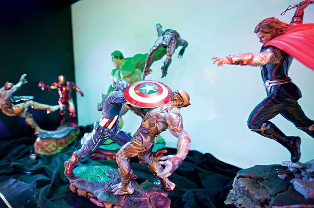 Reprodu&ccedil;&atilde;o de cena de Os Vingadores: estatuetas totalmente articul&aacute;veis permitem diversas configura&ccedil;&otilde;es