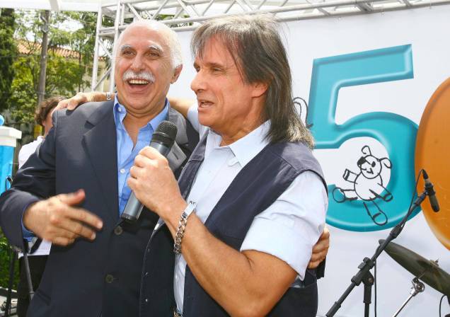 Roger Abdelmassih com Roberto Carlos na festa, em 2006 - amigos, o cantor costumava frequentar a casa do médico Roger Abdelmassih com Roberto Carlos na festa, em 2006 - amigos, o cantor costumava frequentar a casa do médico