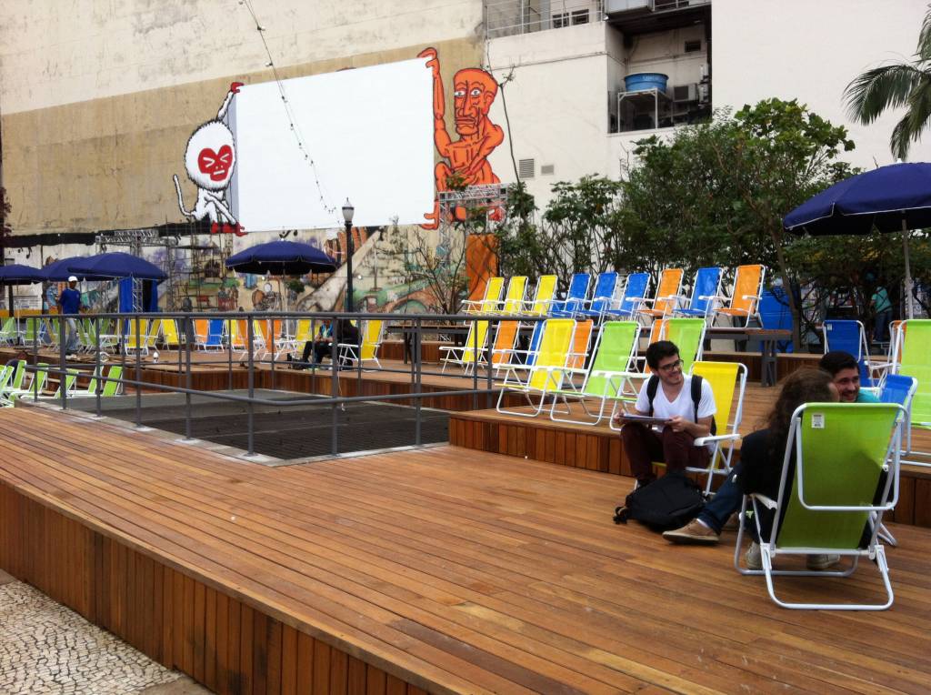 Praças experimentais no centro têm atrações no fim de semana