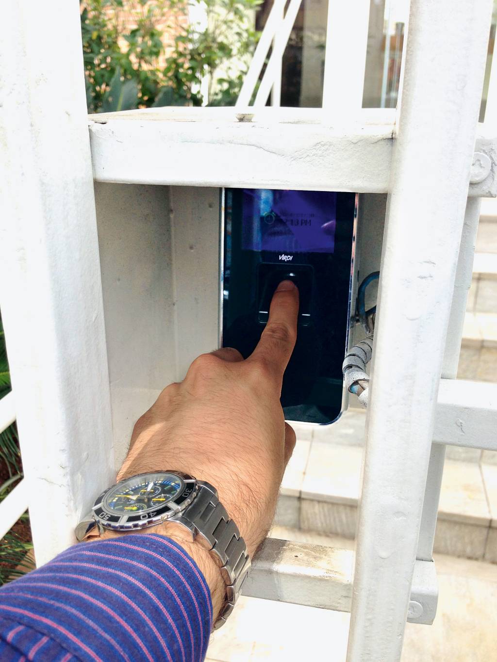 Condomínios investem em novas tecnologias para fiscalizar vigias