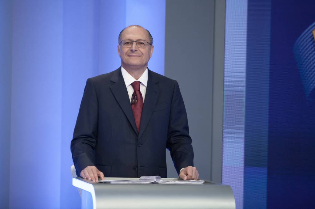 Alckmin é o principal alvo dos candidatos em último debate