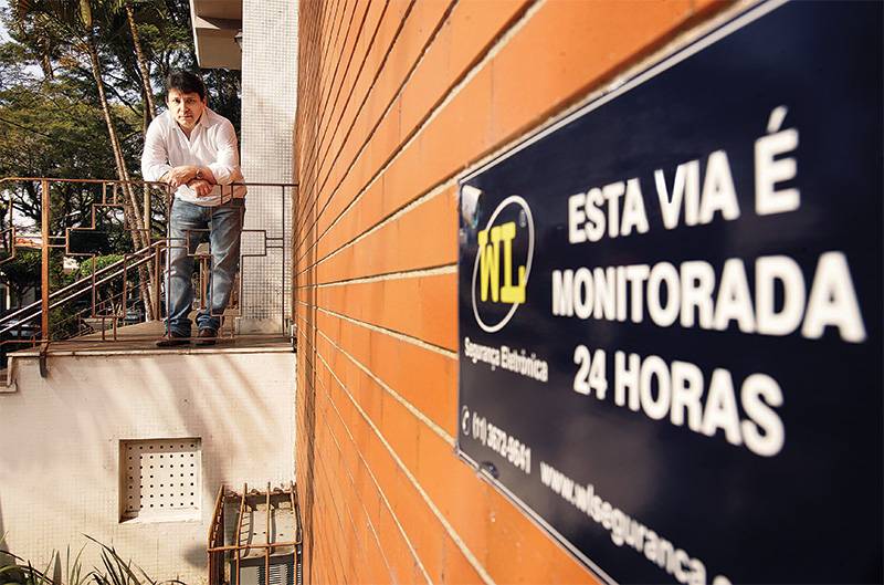 Moradores investem em circuitos eletrônicos para vigiar as ruas