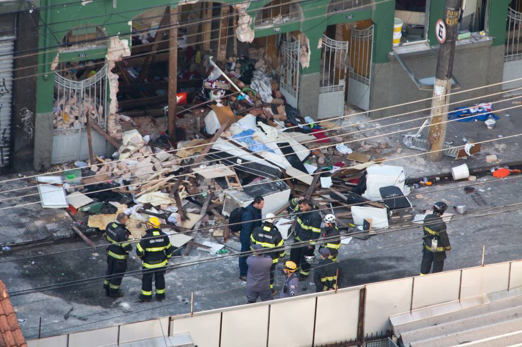 Explosão deixa nove feridos em pensão no centro