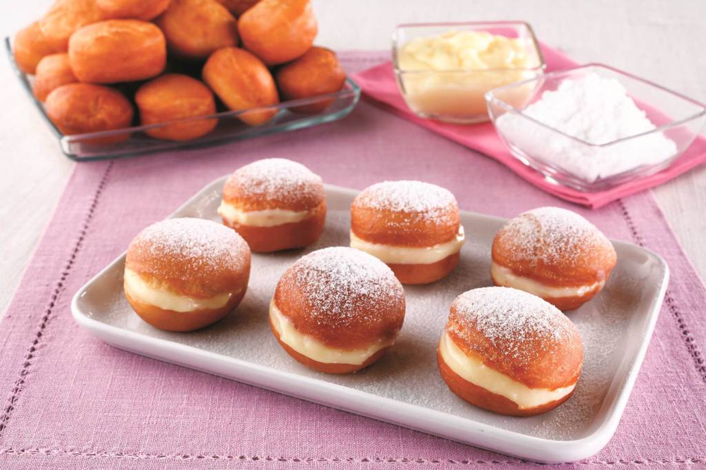 Palmirinha lança livro com mil receitas