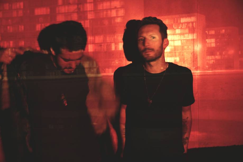 Os irm&atilde;os Andr&eacute; e Murilo Faria tomaram o nome do tio, Aldo, para batizar a dupla de rock-eletr&ocirc;nico. &Eacute; uma homenagem ao homem que os levava em suas andan&ccedil;as nos anos 80 e 90, quando os dois eram adolescentes, e lhes contava as hist&oacute;rias mais mirabolantes, as quais deram origem &agrave;s letras do disco de estreia, <em>Is Love</em> (2013). O som &eacute; um eletr&ocirc;nico sujo recheado de guitarras que resulta em can&ccedil;&otilde;es viciantes.