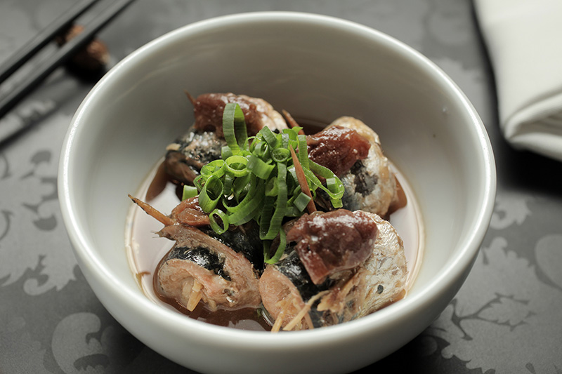 Rolinhos de sardinha e gengibre do Quito Quito Rolinhos de sardinha e gengibre do Quito Quito