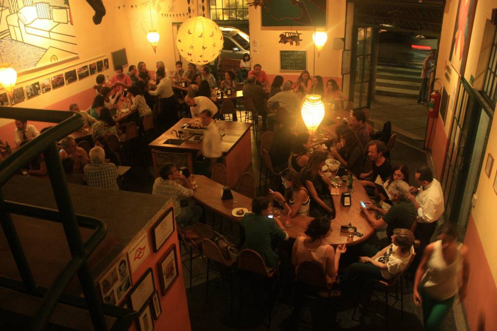 Moças são maioria em endereços com drinques suaves e garçons bonitos