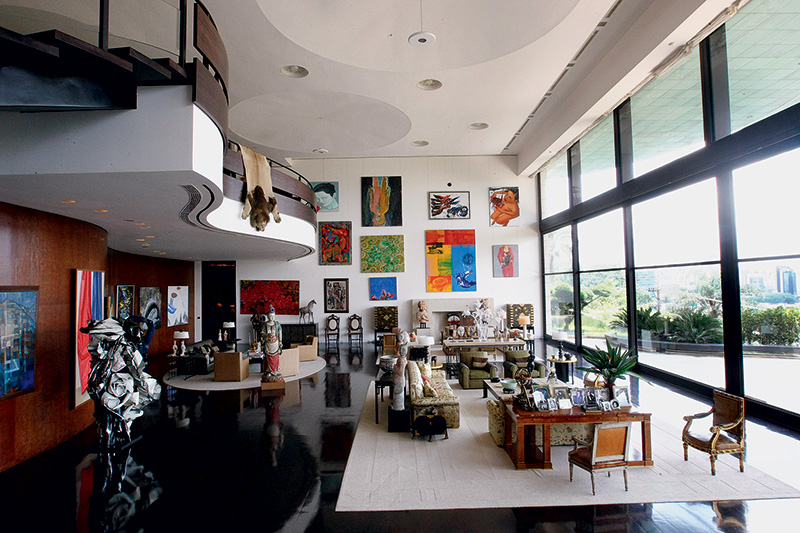 Em meio a polêmicas, começa o leilão de bens de Edemar Cid Ferreira