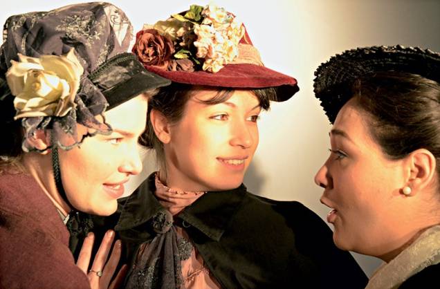 Luiza Lemmertz, Naiene Sanchez e Amanda Mantovani: situações trágicas e cômicas Luiza Lemmertz, Naiene Sanchez e Amanda Mantovani: situações trágicas e cômicas