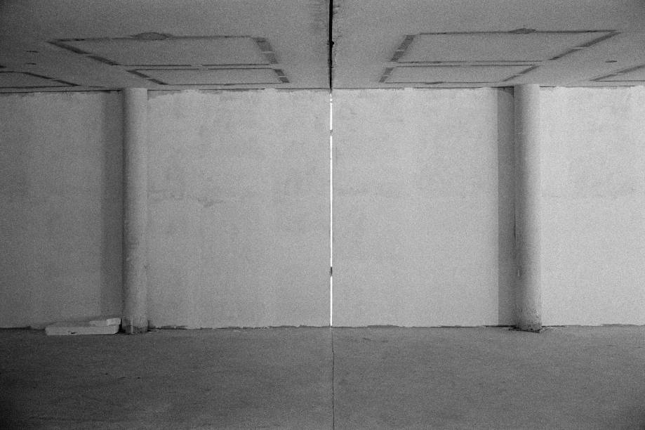 Obra 3, 2012 - Fotografia | Emuls&atilde;o de gelatina e prata montada sobre Dibond 138 x 207 cm