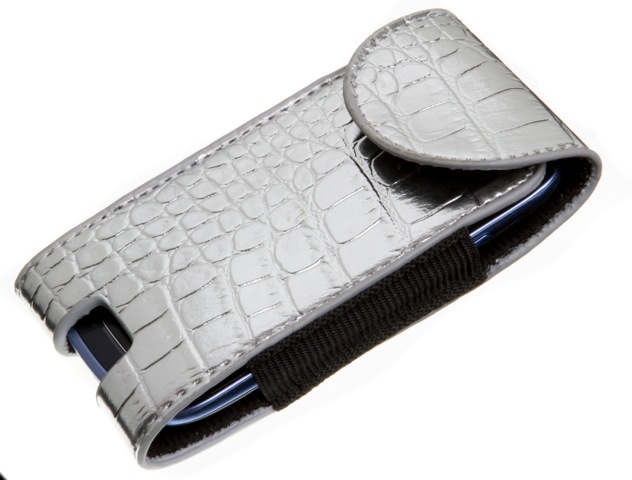 Daiso: porta celular de couro sint&eacute;tico (R$ 6,90)