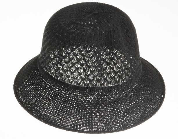 Daiso: chap&eacute;u  poli&eacute;ster (R$ 6,90)