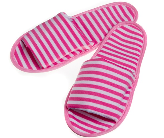 Daiso: pantufas listradas (R$ 6,90)