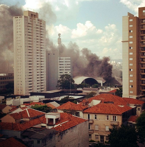 Incêndio destrói auditório no Memorial da América Latina