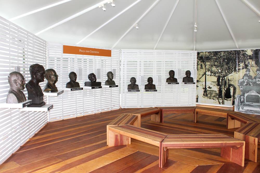 Exposição tátil leva conhecimento científico para deficientes visuais