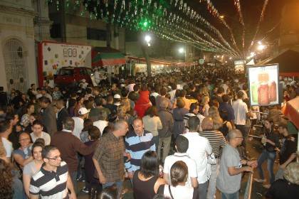 Festa na rua: estimativa é de um público rotativo de 250.000 pessoas Festa na rua: estimativa é de um público rotativo de 250.000 pessoas