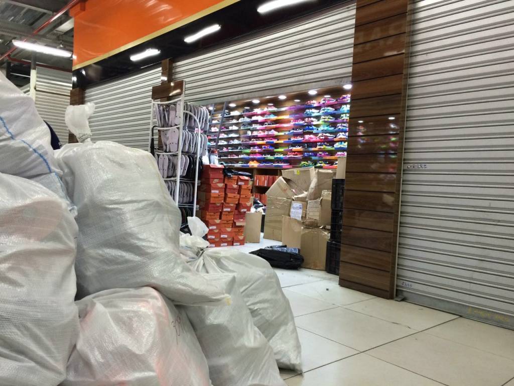 Operação da Receita Federal fecha grande centro de compras no Brás