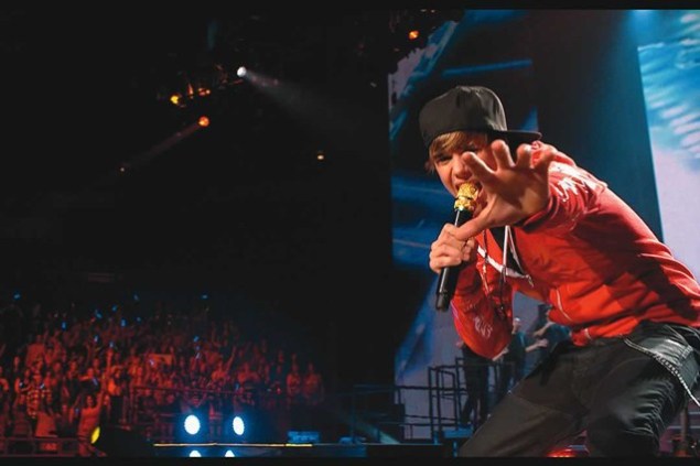 Justin Bieber: &iacute;dolo adolescente lotou o Est&aacute;dio do Morumbi de f&atilde;s empolgadas em 2011