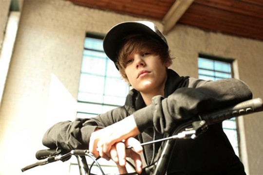 Livro dos recordes: em 2012 o <em>Guinness Book</em> ter&aacute; o nome de Justin Bieber por causa do videoclipe de &ldquo;Baby&rdquo;, que teve 575 milh&otilde;es de visualiza&ccedil;&otilde;es no You Tube