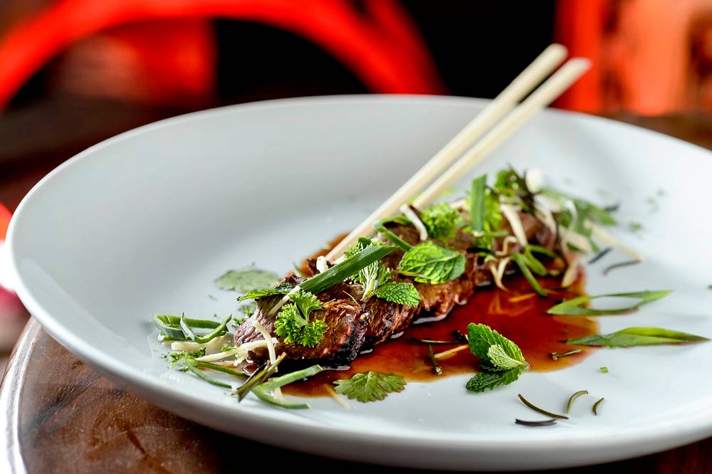 Restaurantes japoneses servem sushi e sashimi de carne bovina