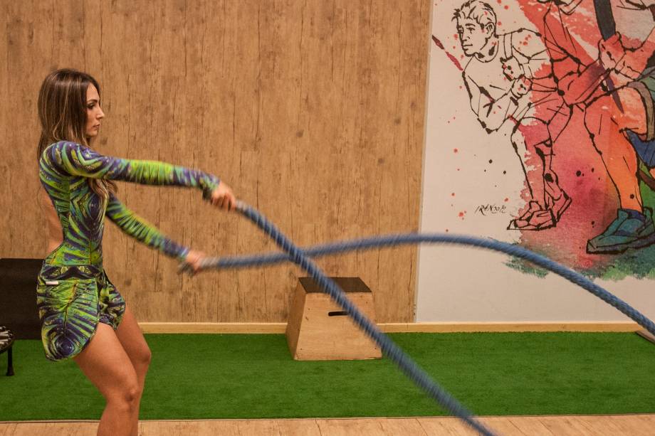 Cordas navais (Rope Training): trabalha principalmente abd&ocirc;men, peitoral, ombros, tr&iacute;ceps, b&iacute;ceps e a resist&ecirc;ncia e pot&ecirc;ncia de toda essa musculatura. Tr&ecirc;s s&eacute;ries de trinta repeti&ccedil;&otilde;es ou trinta segundos seguidos.