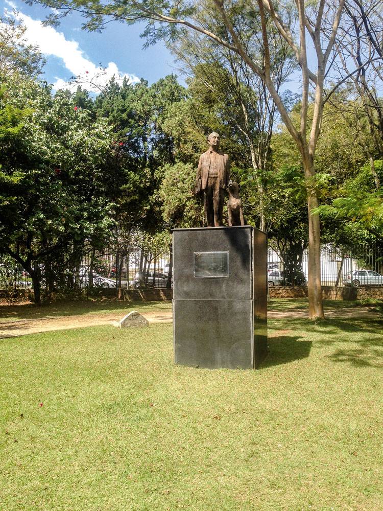 Já reparou na estátua de um dálmata nos Jardins?