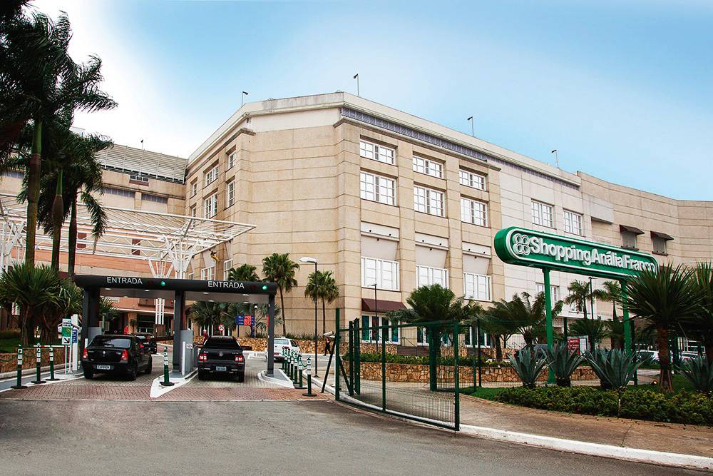 Criminosos assaltam loja de eletrônicos no Shopping Anália Franco