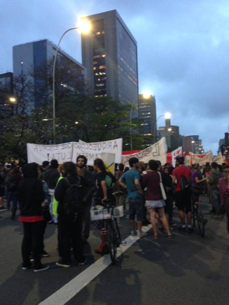 	Manifestantes seguem para o Pal&aacute;cio dos Bandeirantes&nbsp;