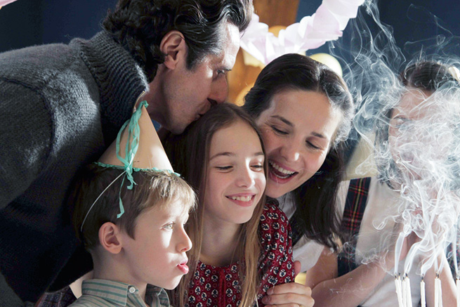 Wakolda - Refugiado em Bariloche, em 1960, o carrasconazista Josef Mengele se hospeda na casade uma família sem que a mãe nem os flhossaibam quem ele é. O drama representa aArgentina no Oscar de flme estrangeiro. Wakolda - Refugiado em Bariloche, em 1960, o carrasconazista Josef Mengele se hospeda na casade uma família sem que a mãe nem os flhossaibam quem ele é. O drama representa aArgentina no Oscar de flme estrangeiro.