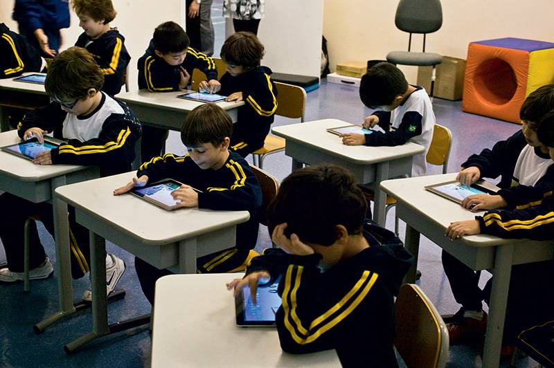 Em dois anos, tablet se tornou recurso mais frequente em escolas